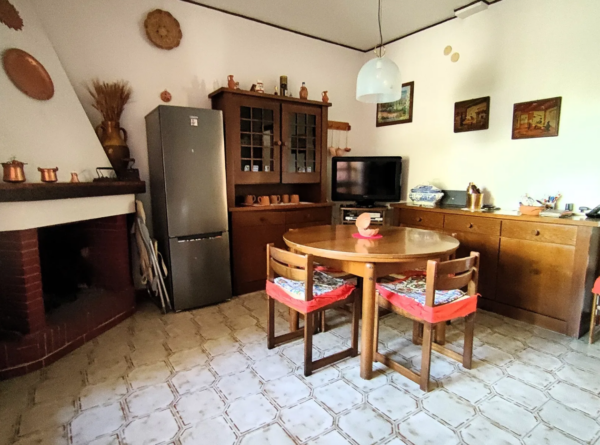 Naples Apartment Dining Area