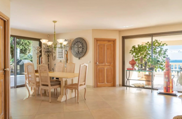 Nice Panoramic House Dining Area