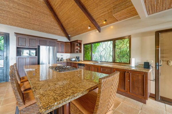 Puntaneras House Dining Area