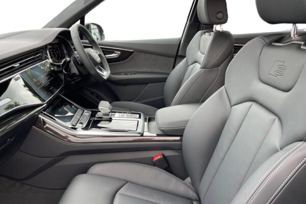 Audi Q7 Front sEAT