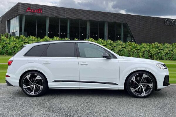 Audi SQ7 side view