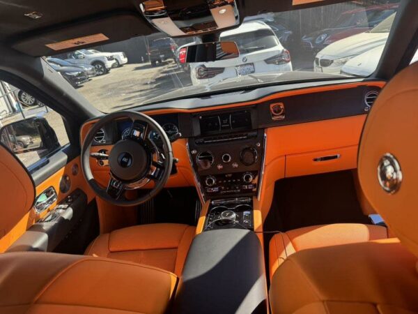 Rolls-Royce Cullinan Cockpit