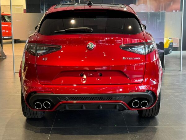 alfa remeo stelvio red rear