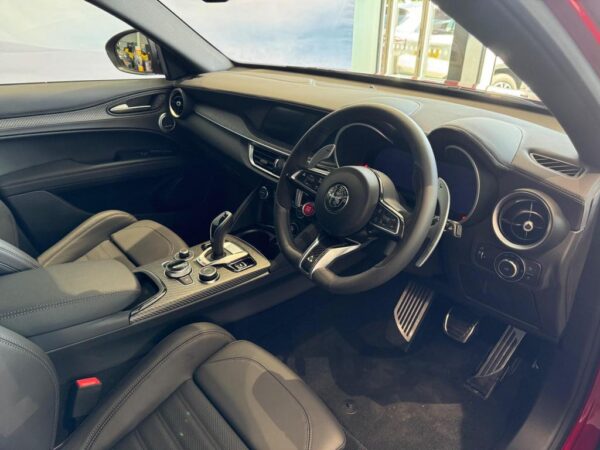 alfa remeo stelvio red interior