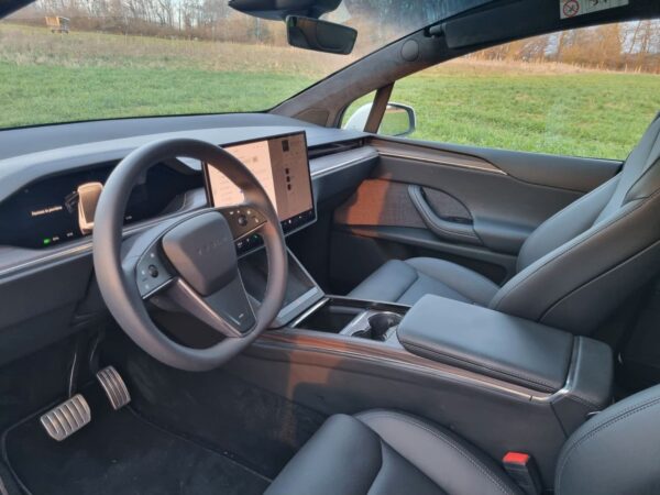 Tesla Model X cockpit front seats