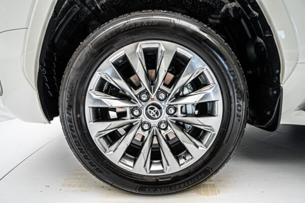 Toyota Land Cruiser wheel