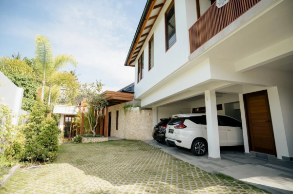 Bali Villa Garage