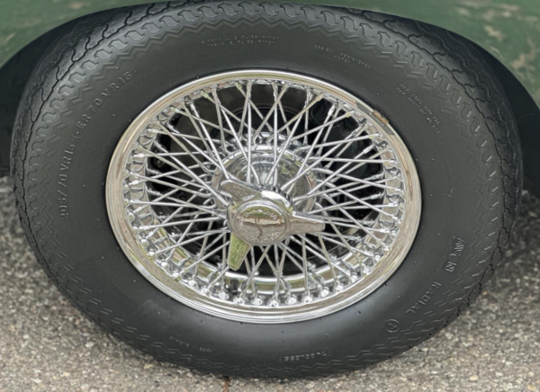 Aston Martin DB6 wheel