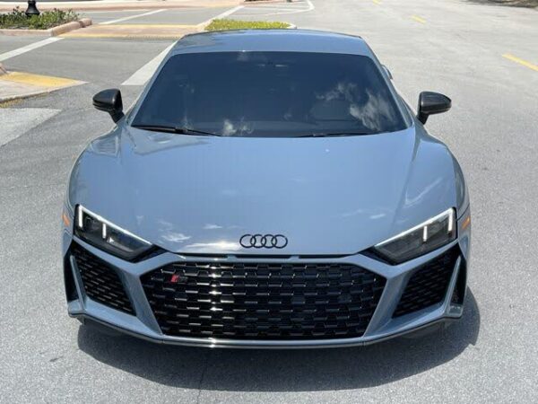 Audi R8 front