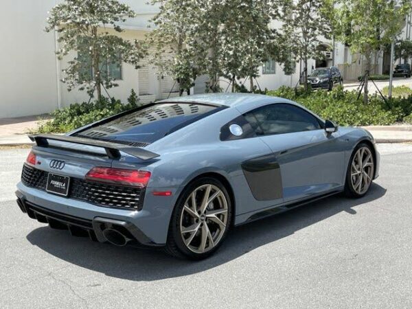 Audi R8 exterior