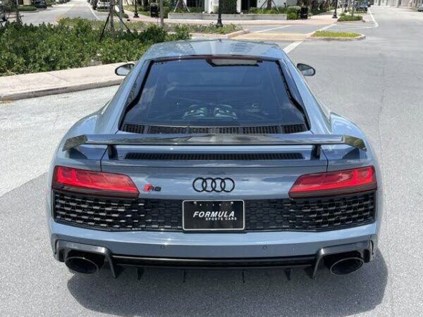 Audi R8 back