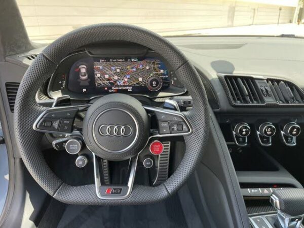 Audi R8 cockpit