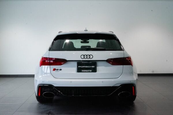 Audi RS 6 Avant back