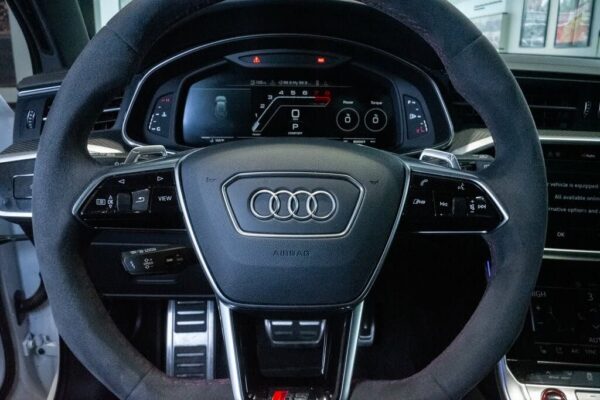 Audi RS 6 Avant steering wheel