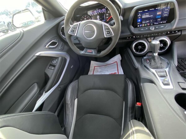 Chevrolet Camaro cockpit