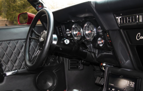 Chevrolet Camaro RS/SS steering wheel cockpit