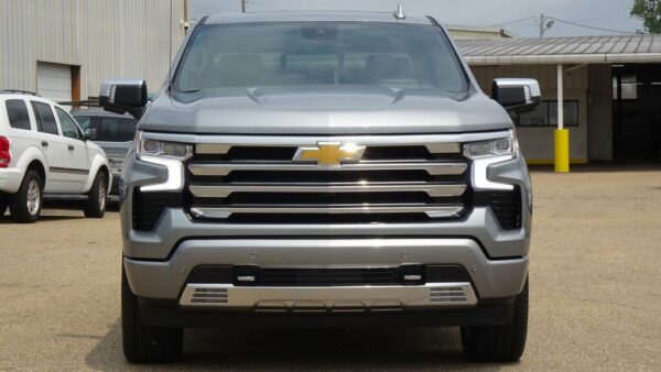 Chevrolet Silverado 1500 front