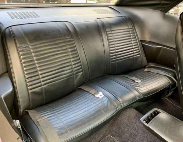 Dodge Challenger R/T rear seat