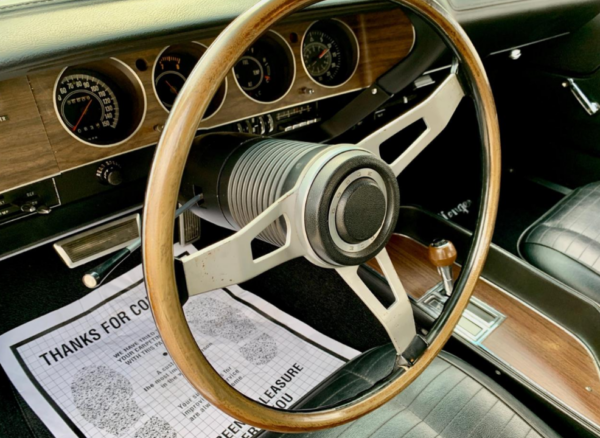 Dodge Challenger R/T steering wheel