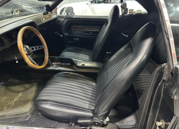 Dodge Challenger front seat cockpit