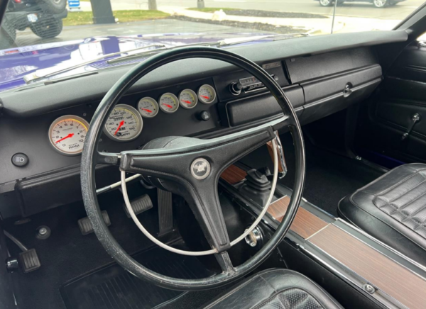 Dodge Charger R/T steering wheel