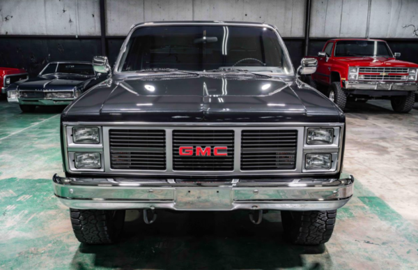 GMC K1500 Sierra front