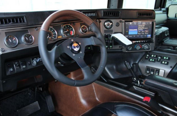 Hummer H1 steering wheel cockpit