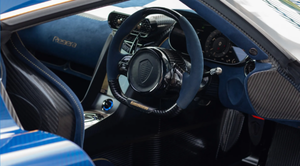 Koenigsegg Regera cockpit