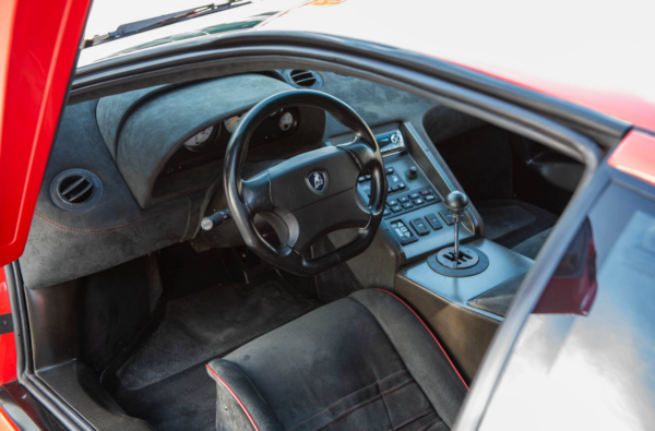 Lamborghini Diablo SV cockpit