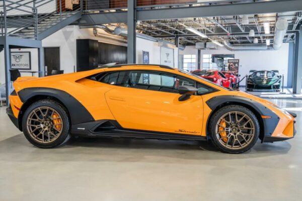 Lamborghini Huracan side