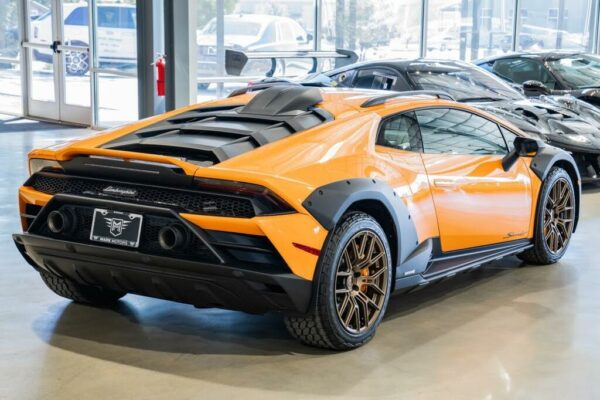 Lamborghini Huracan exterior