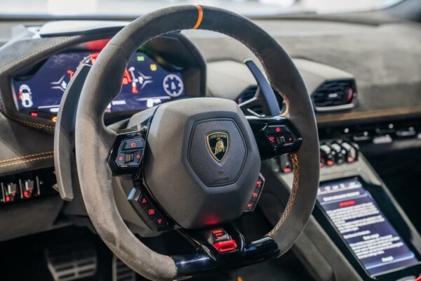 Lamborghini Huracan cockpit