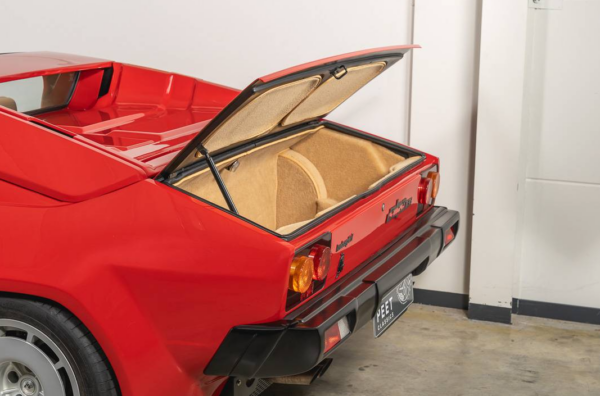 Lamborghini Jalpa 3500 boot