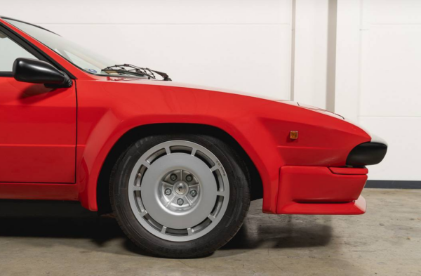 Lamborghini Jalpa 3500 wheel