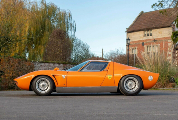 Lamborghini Miura P400 S side