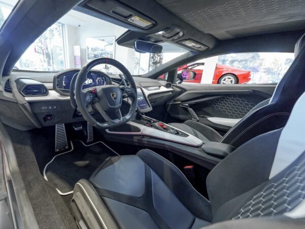 Lamborghini Revuelto cockpit