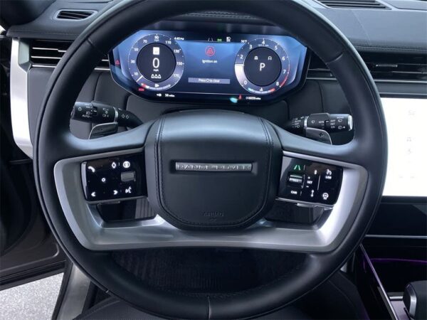 Land Rover Range Rover cockpit