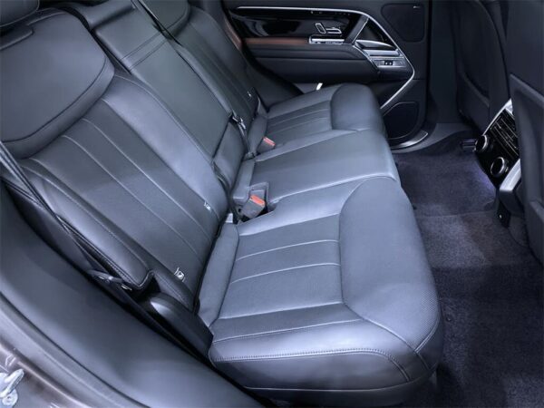 Land Rover Range Rover rear seat