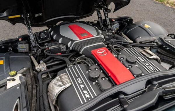 Mercedes-Benz SLR engine bay