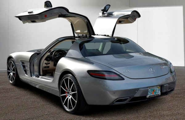 Mercedes-Benz SLS AMG GT door