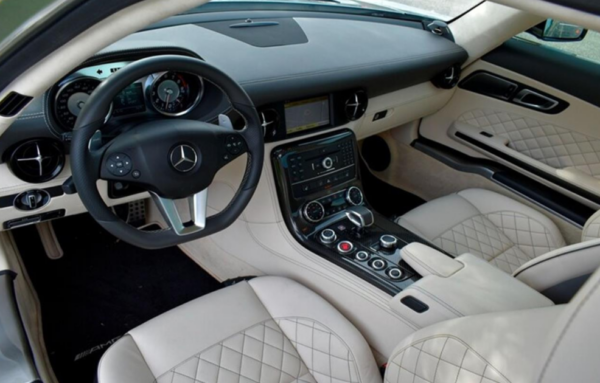 Mercedes-Benz SLS AMG GT cockpit