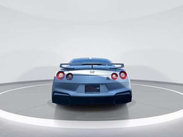 Nissan GT-R back