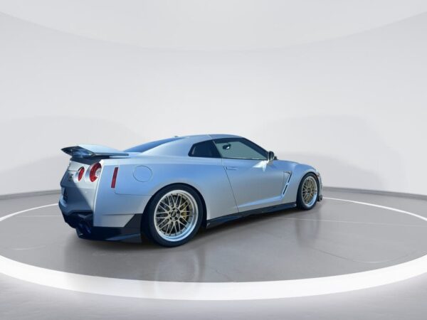 Nissan GT-R exterior