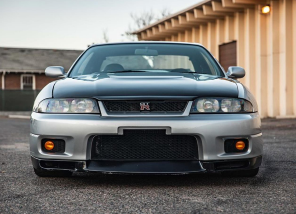 Nissan Skyline front