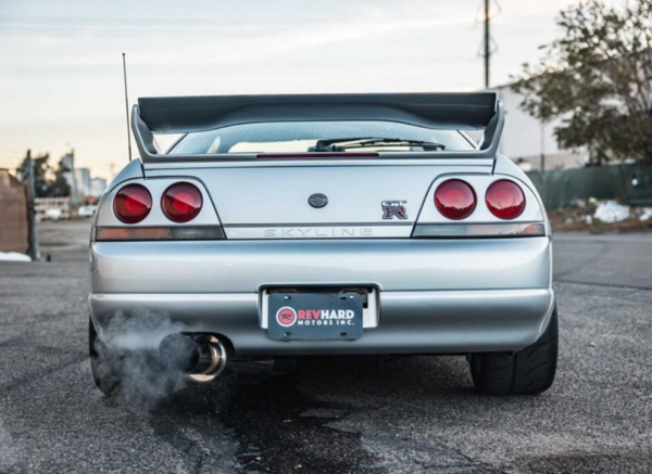 Nissan Skyline back