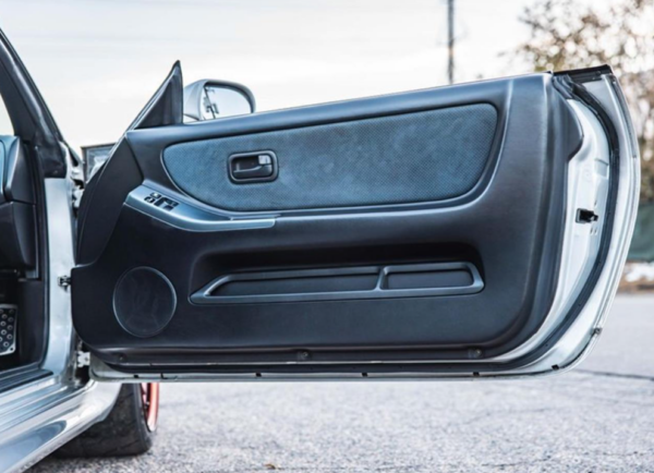 Nissan Skyline door