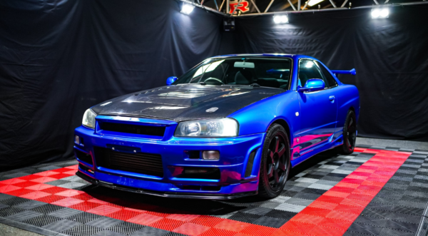 Nissan Skyline GTT R34 exterior