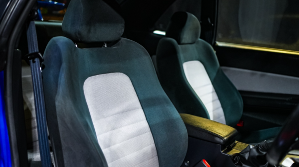 Nissan Skyline GTT R34 interior seats