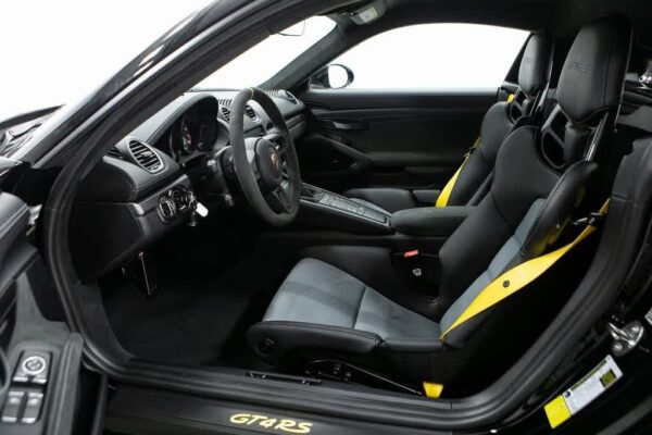 Porsche 718 Cayman interior