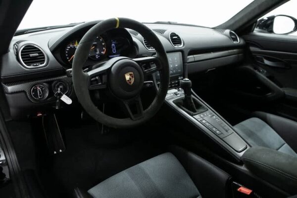 Porsche 718 Cayman steering wheel